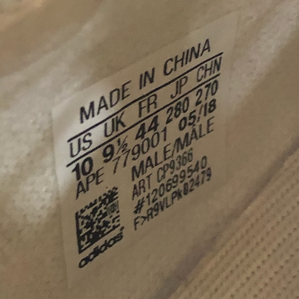 Adidas Yeezy boost 350 triple white sneakers. - Picture 5 of 5